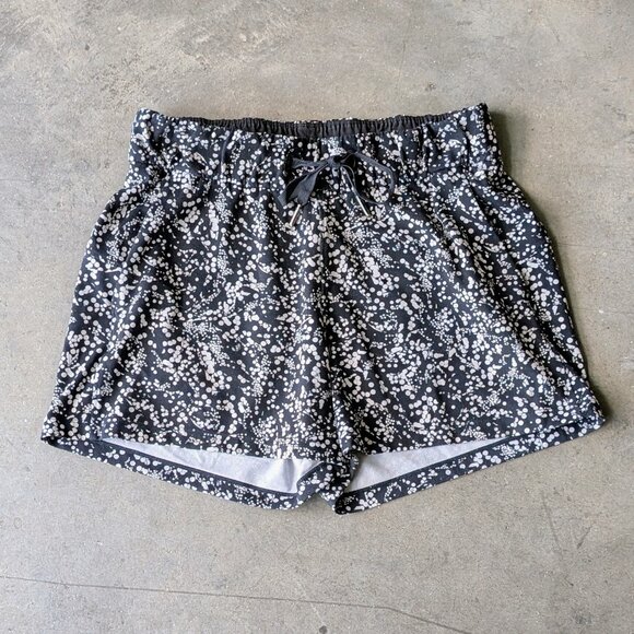 Lululemon On The Fly Short 2.5" Chirasu Black size 4 - Picture 1 of 9
